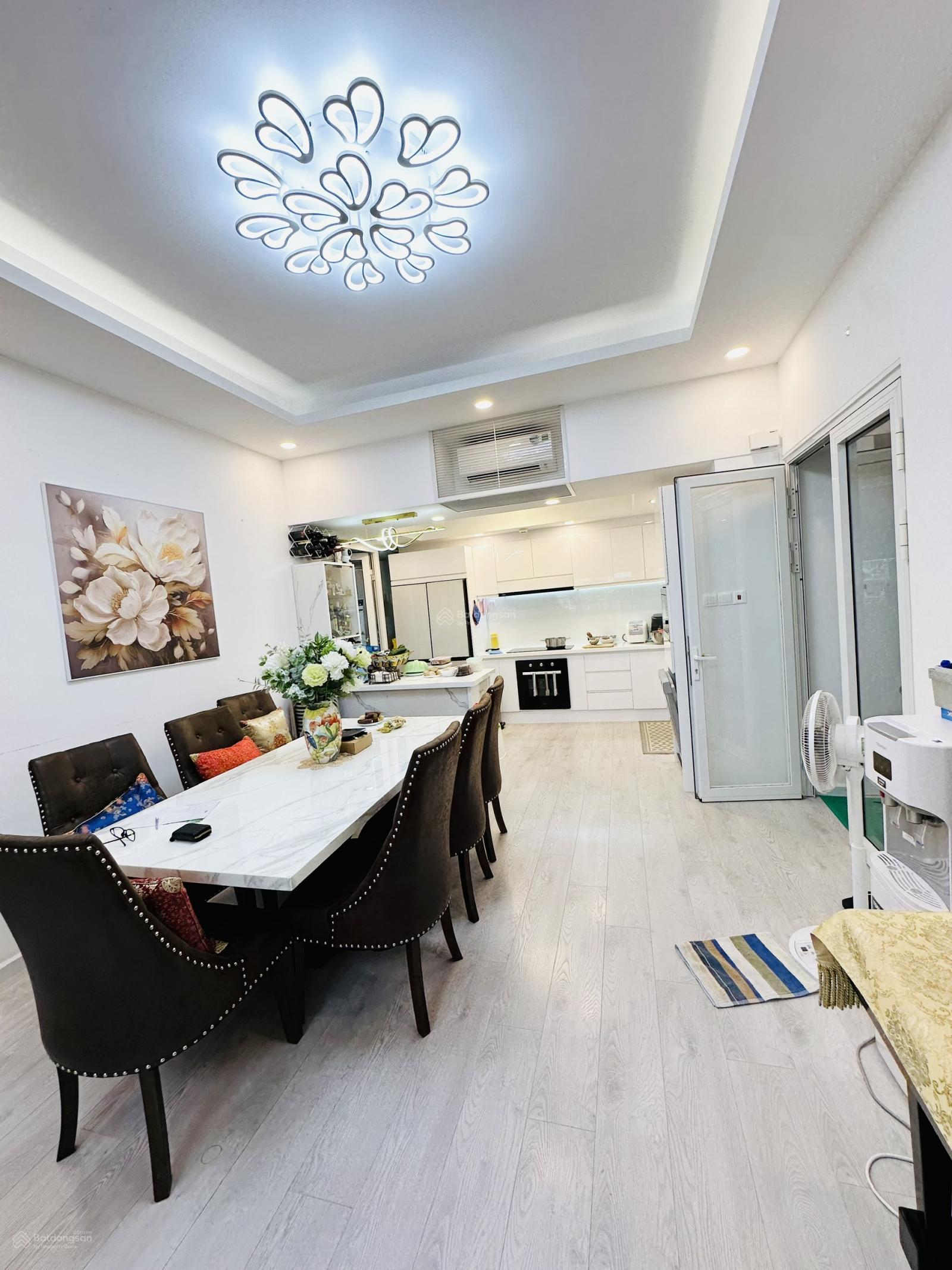 Bán căn hộ 3PN + 1 phòng kho - 135m2 full nội thất đẹp