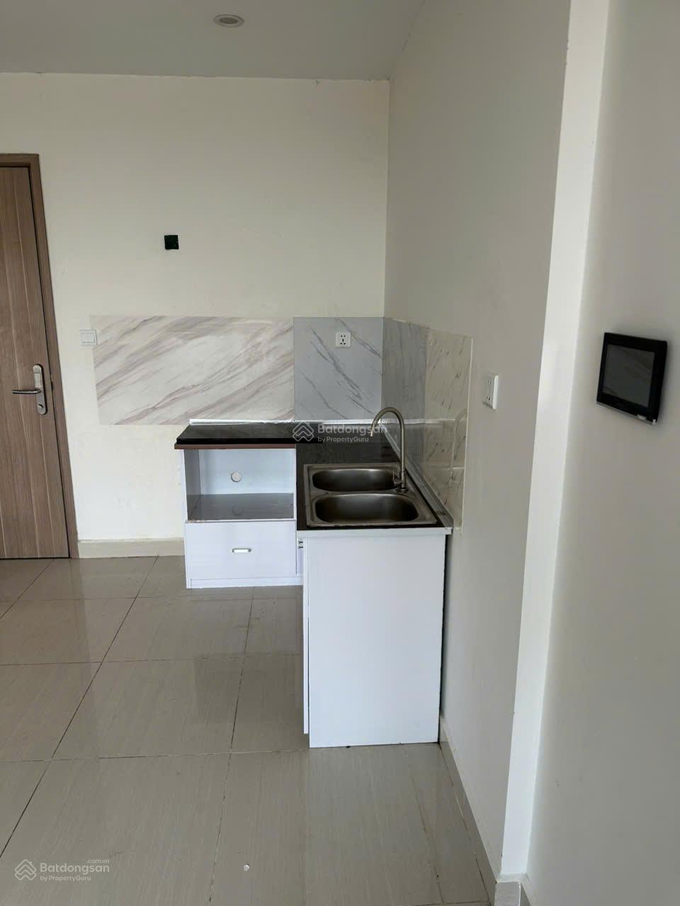 Cho thuê căn hộ 1PN + 43m2 nội thất cơ bản có kệ bếp, điều hòa, nóng lạnh, rèm giá 7tr/th
