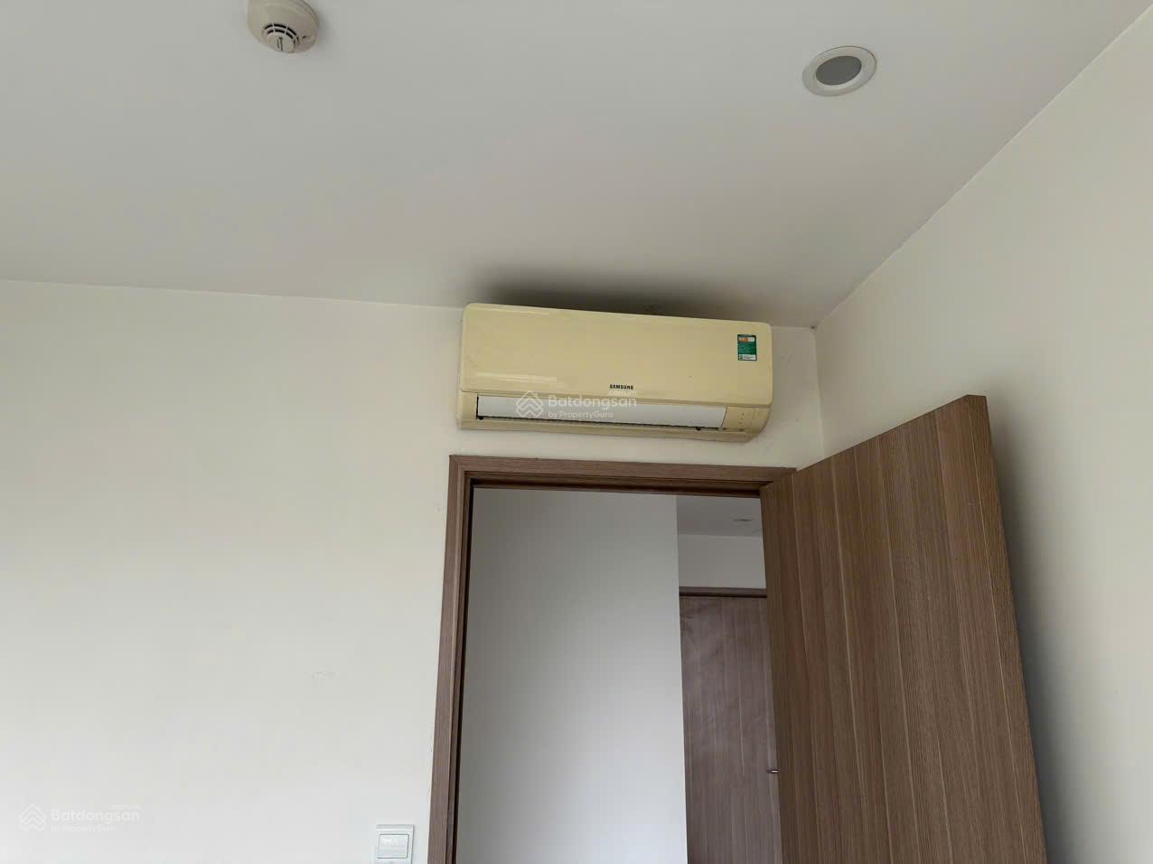 Cho thuê căn hộ 1PN + 43m2 nội thất cơ bản có kệ bếp, điều hòa, nóng lạnh, rèm giá 7tr/th