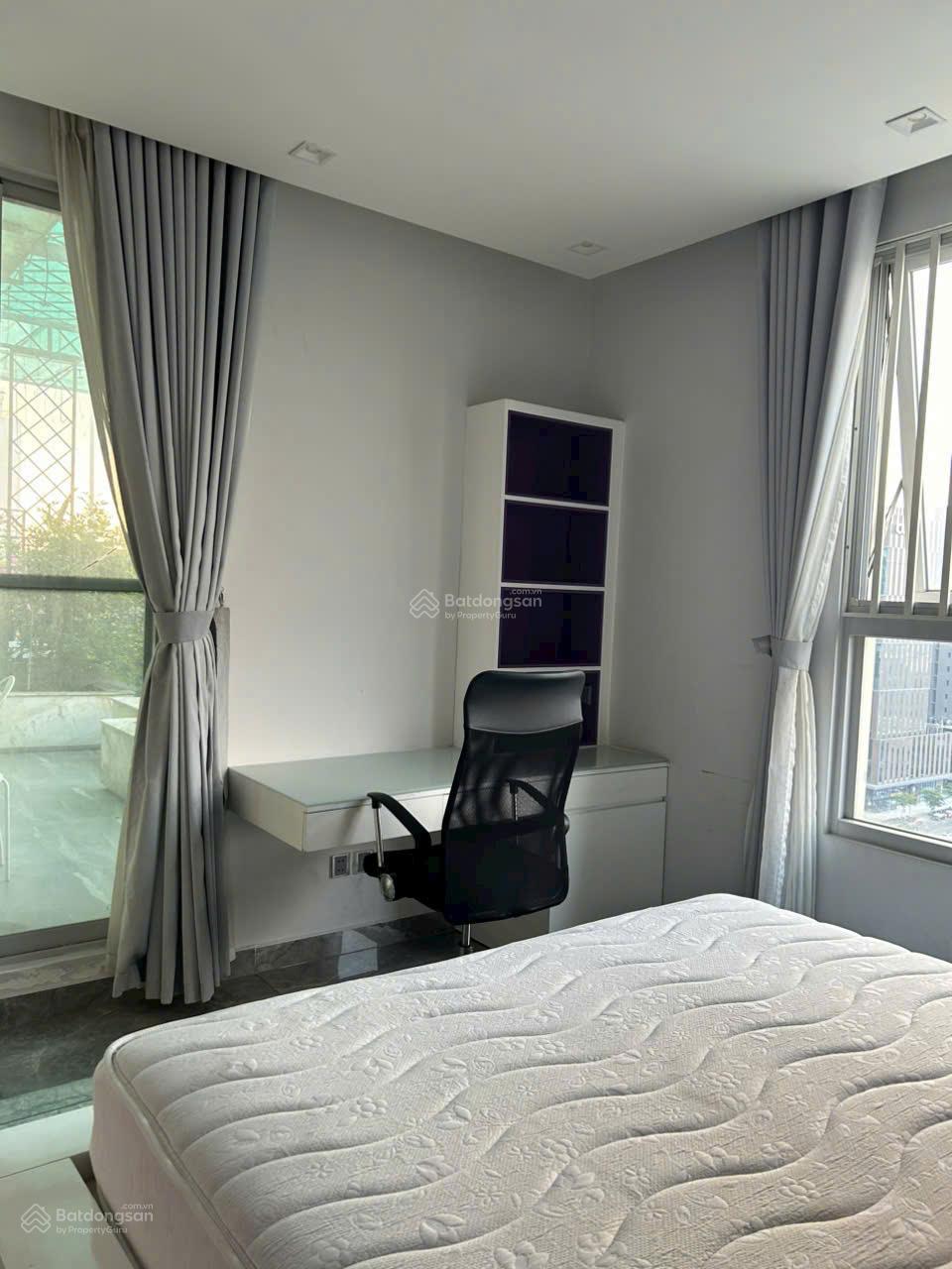 Cho thuê căn hộ 4PN, 3WC, 234m2 tại Star Hill, Tân Phú, Q7, 55 triệu VND