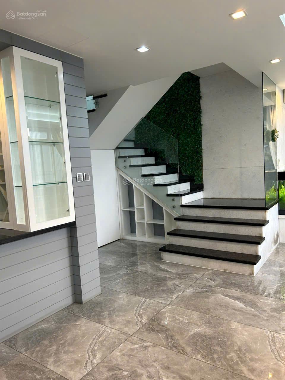 Cho thuê căn hộ 4PN, 3WC, 234m2 tại Star Hill, Tân Phú, Q7, 55 triệu VND