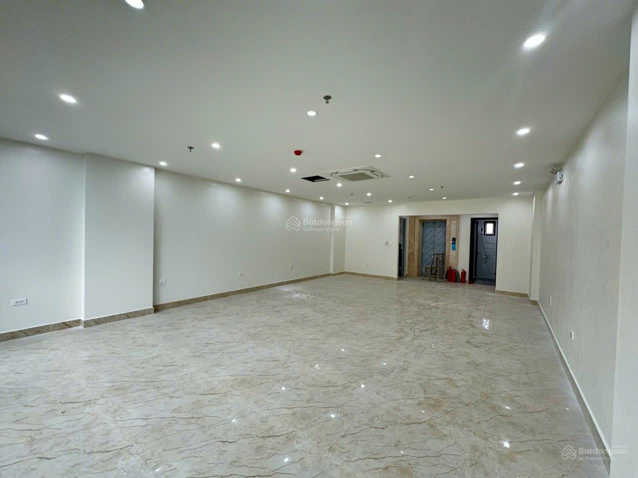 Hàng Hiếm Cho thuê nhà mặt phố Đào Tấn 70m2x7 tầng Vỉa hè rộng KD café, spa, thẩm mỹ viện, showroom Hàng Hiếm Cho thuê nhà mặt phố Đào Tấn 70m2x7 tầng Vỉa hè rộng KD café, spa, thẩm mỹ viện, showroom