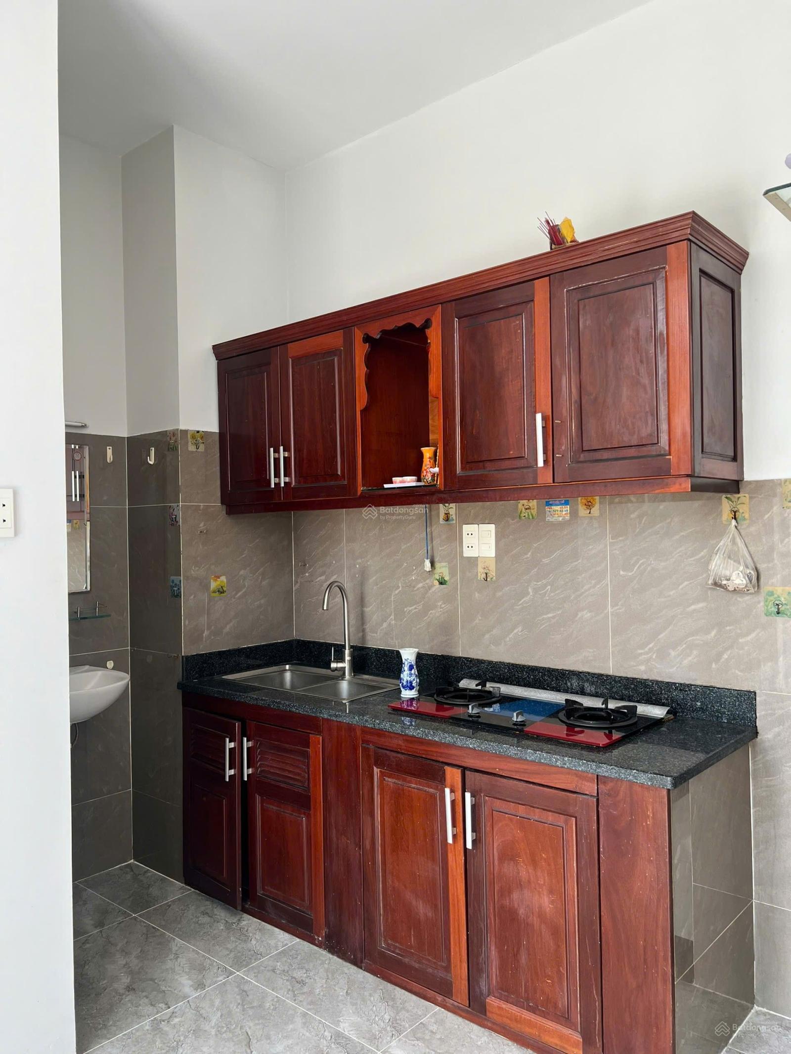 Nhà mặt tiền hẻm 100 Dương Bá Trạc 1 trệt 3 lầu 3,5x10m 2 phòng 4 WC giá 15 triệu
