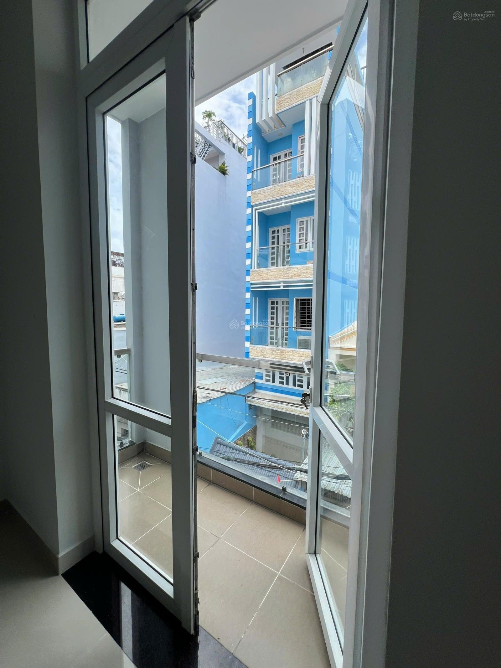 Nhà mặt tiền hẻm 100 Dương Bá Trạc 1 trệt 3 lầu 3,5x10m 2 phòng 4 WC giá 15 triệu