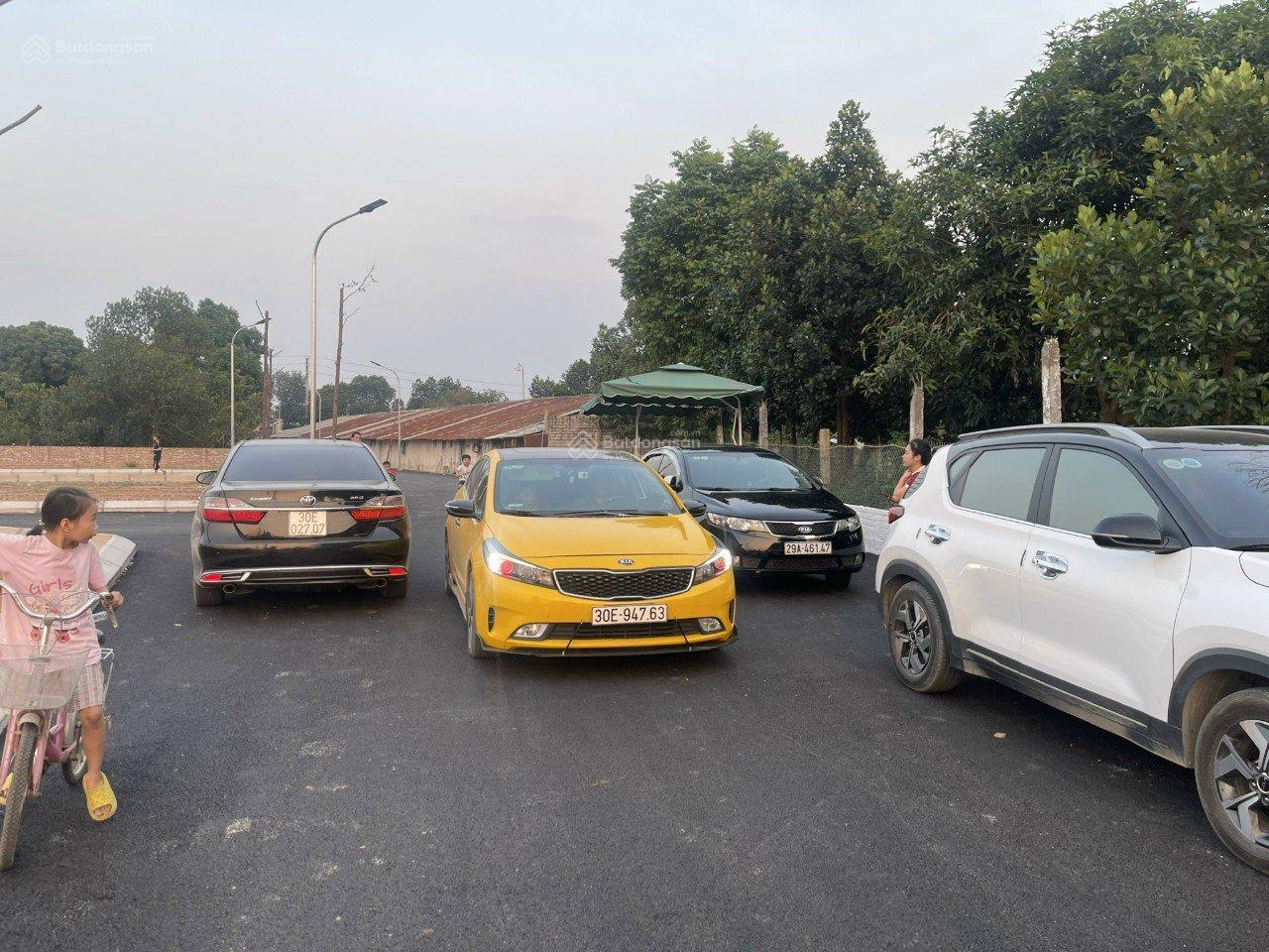 Mảnh này ở Láng Hòa Lạc gần trường đại học FPT và ĐHQG, đối diện khu biệt thự cao cấp giá cực rẻ