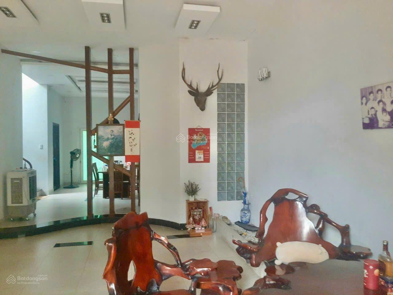 Cho thuê gấp nhà biệt thự trong khu Làng Đại Học, full 4PN giá 20tr/th. LH: 0938 399 ***