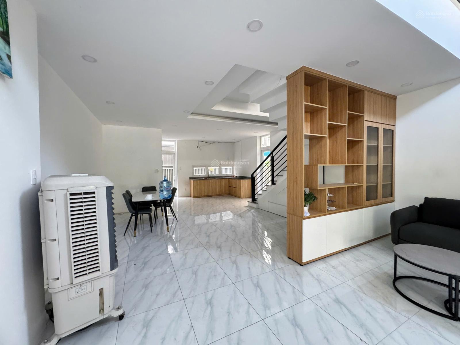 Cho thuê biệt thự Dragon Parc (DT: 8 x 21 m2) full nội thất 5PN giá 23 tr/th. Lh: 0938 399 ***