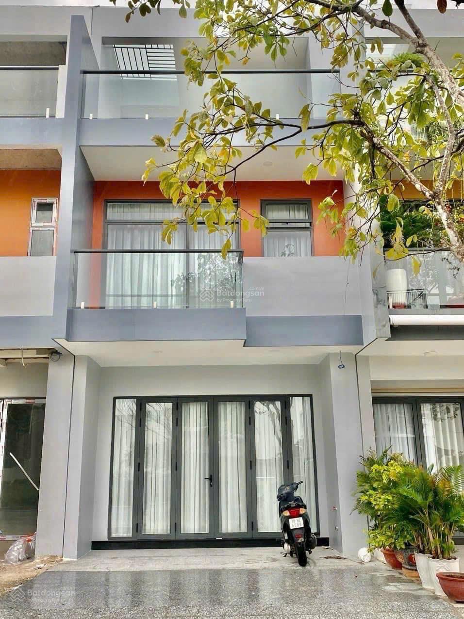 Bán nhà 3 tầng KĐT Mỹ Gia - gói 8 đường 18m giá chỉ 6.5 tỷ/căn