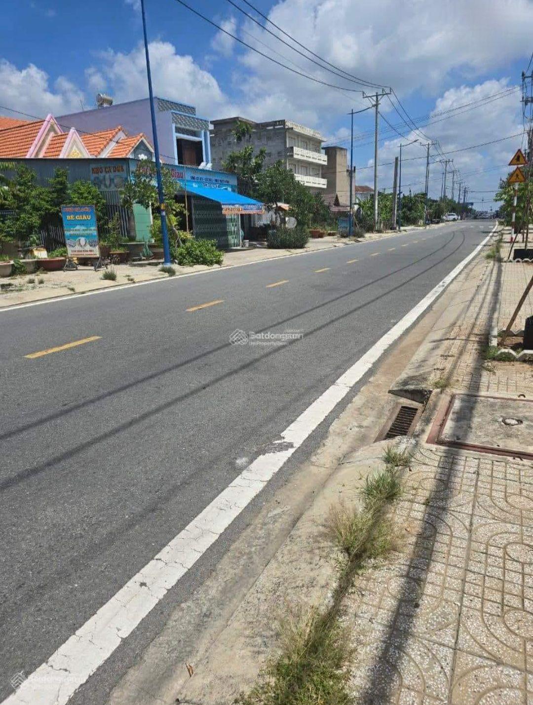 Cần tiền gấp, tôi chính chủ bán lô 384m2 giá 2tỷ8 đường Tắc Xuất, Cần Giờ