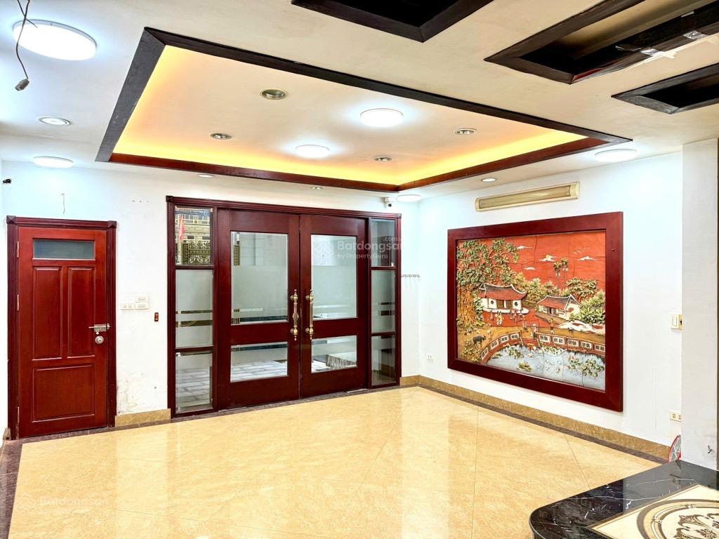 Bán gấp nhà phố Tân Mai vị trí đẹp mặt tiền rộng nhà cực thoáng giá 24,8tỷ diện tích 85m.