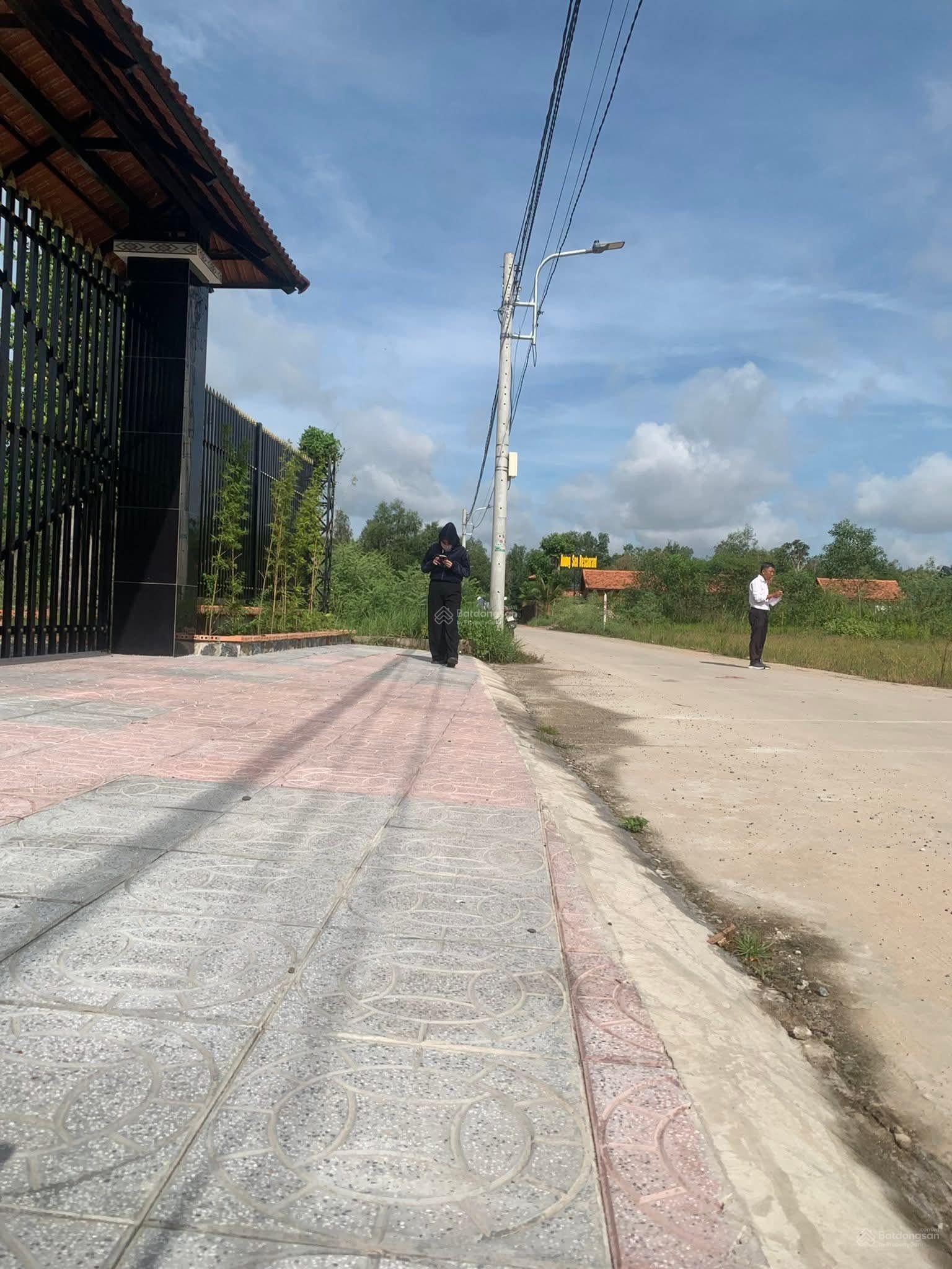 ĐẤT NỀN MẶT TIỀN ĐƯỜNG NHỰA 18M
