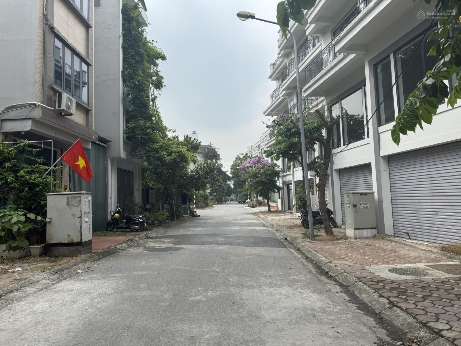 Cần tiền bán gấp lô đất 113m2 khu TĐC Trâu Quỳ, đối diện dãy Shophouse Metropolitan.