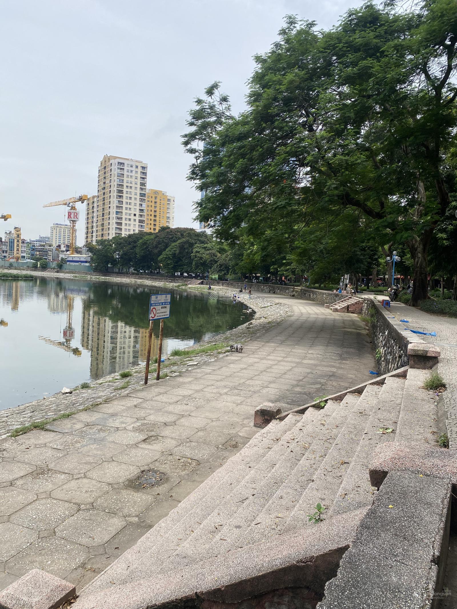 Cho thuê Nhà Phố Mb siêu đẹp phố Giảng Võ, 260 m2 mt 8m thông sàn. Giá 140 triệu