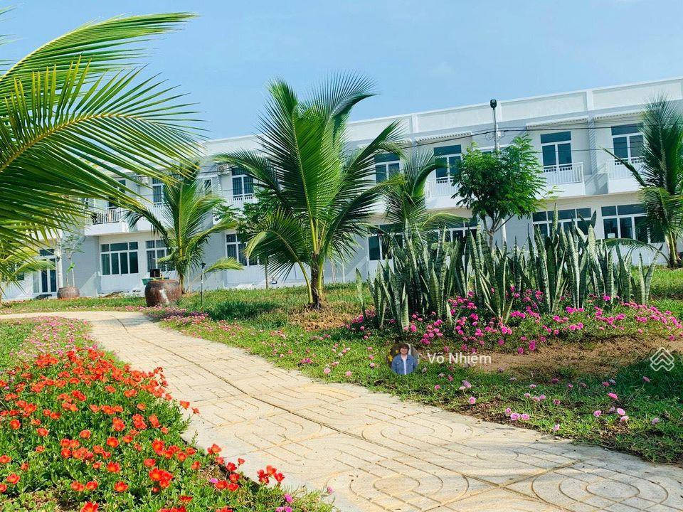 Bán gấp căn nhà liền kề 56m2 giá ưu đãi 900 triệu, sổ hồng trao tay ngay tại KĐT Nam Phan Thiết