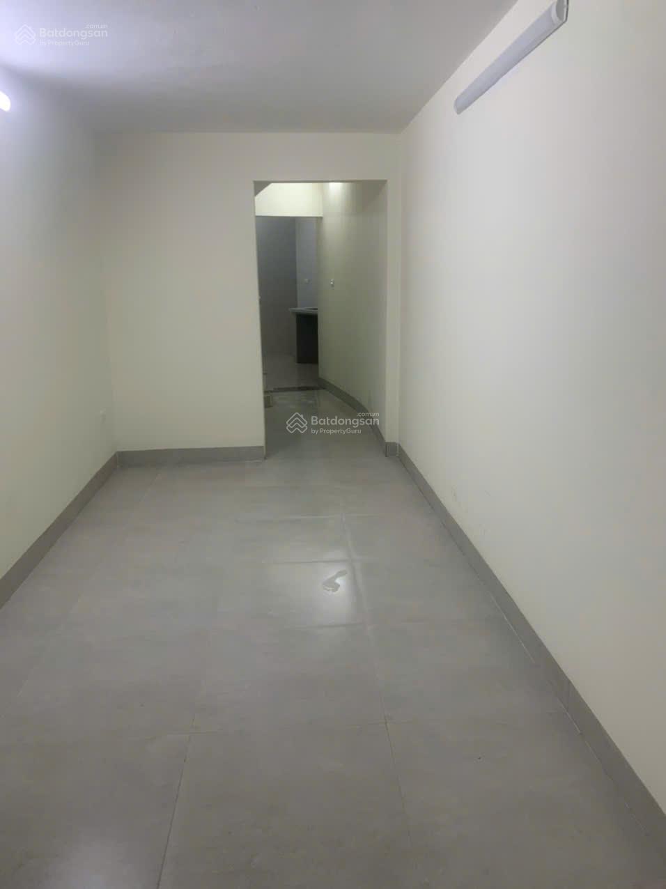 Chính chủ bán nhà ngõ Lương Sử A - Đống Đa, DT 40m2 - giá chỉ 5 tỷ - có sân - sau quy hoạch sát phố