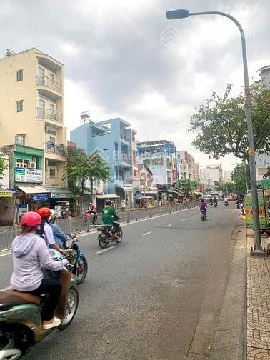 Thời điểm khác nhau cái giá 2015 bằng cái giá 2019 mặt tiền 3 - 2 Q11 giá 9,2 tỷ nhà 3 lầu