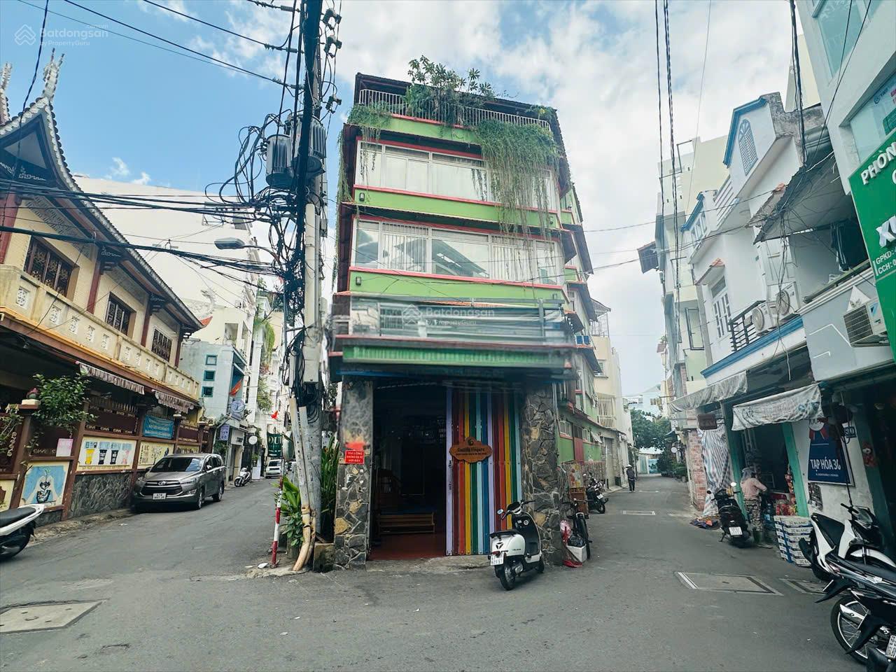 Cho thuê nhà góc 3 mặt tiền Đoàn Thị Điểm, Phường 1, Phú Nhuận