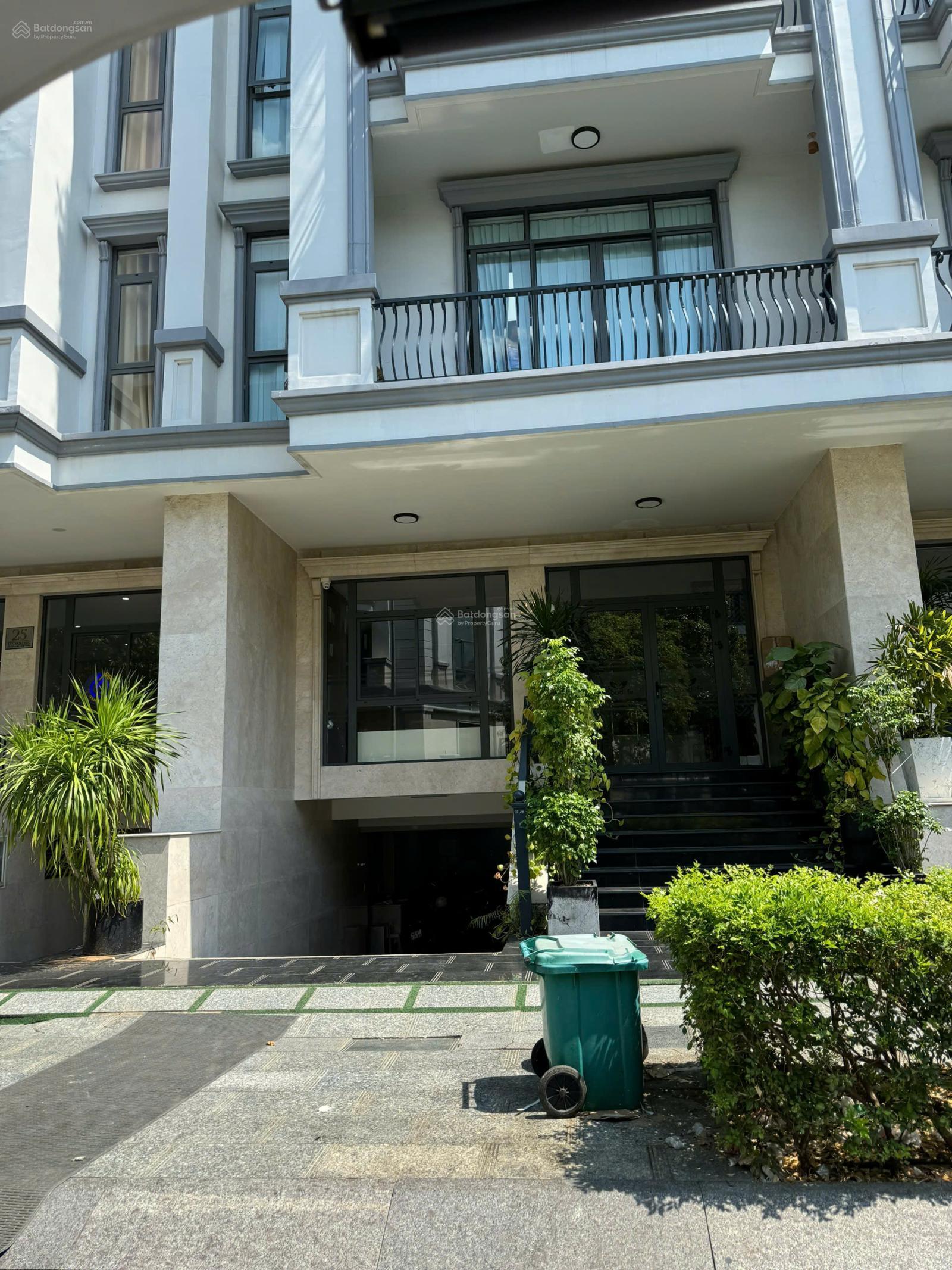 Bán nhà đẹp Thủ Đức, 1 hầm 4 tầng, đường 36, khu Vạn Phúc City, 7x20m, giá chỉ 29 tỷ