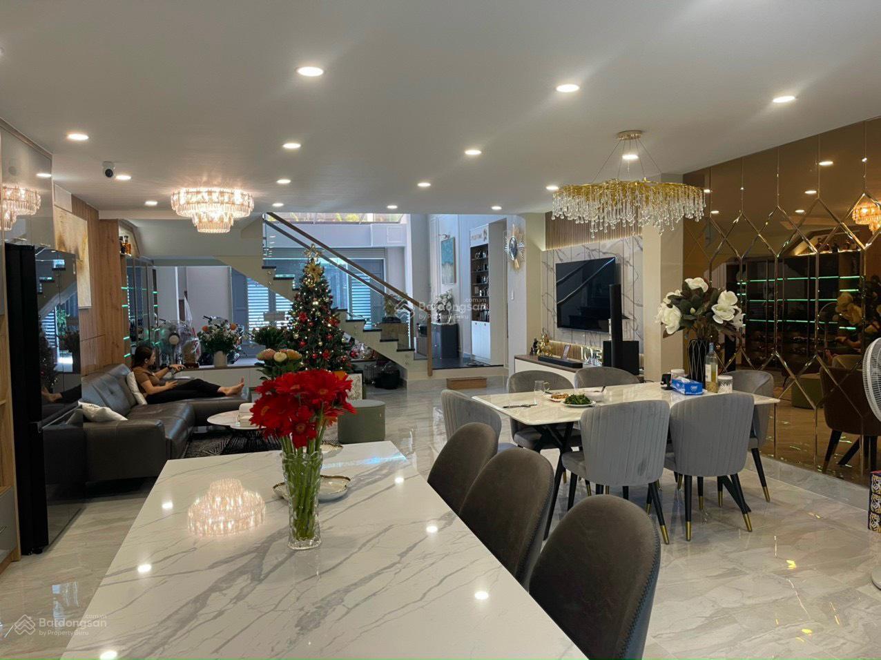 Cần bán căn biệt thự đường Nguyễn Tri Phương diện tích 11.15x15.35m nhà 3 tầng mái ngói cực đẹp