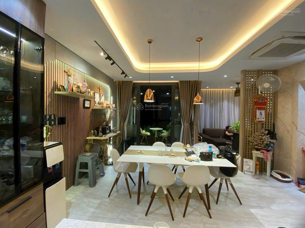 Cần bán căn biệt thự đường Nguyễn Tri Phương diện tích 11.15x15.35m nhà 3 tầng mái ngói cực đẹp