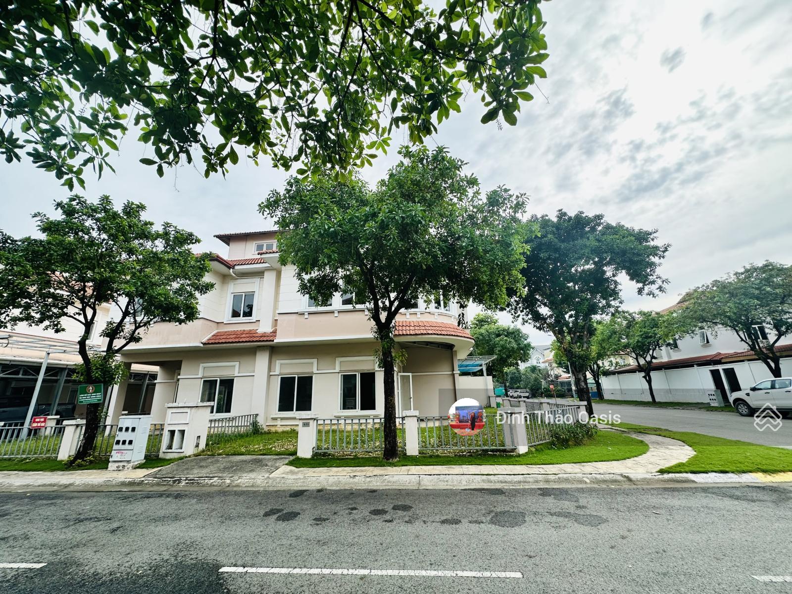 Bán lô góc 2 mặt tiền siêu đẹp đối diện công viên tại Oasis 1, Thuận An, Bình Dương