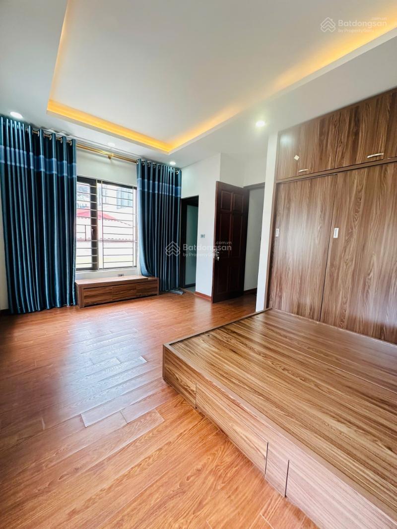 Bán nhà phố Thượng Thanh, Long Biên 30m2, hơn 5 tỷ, ngõ thông, sát phố, ô tô, 0944 311 ***