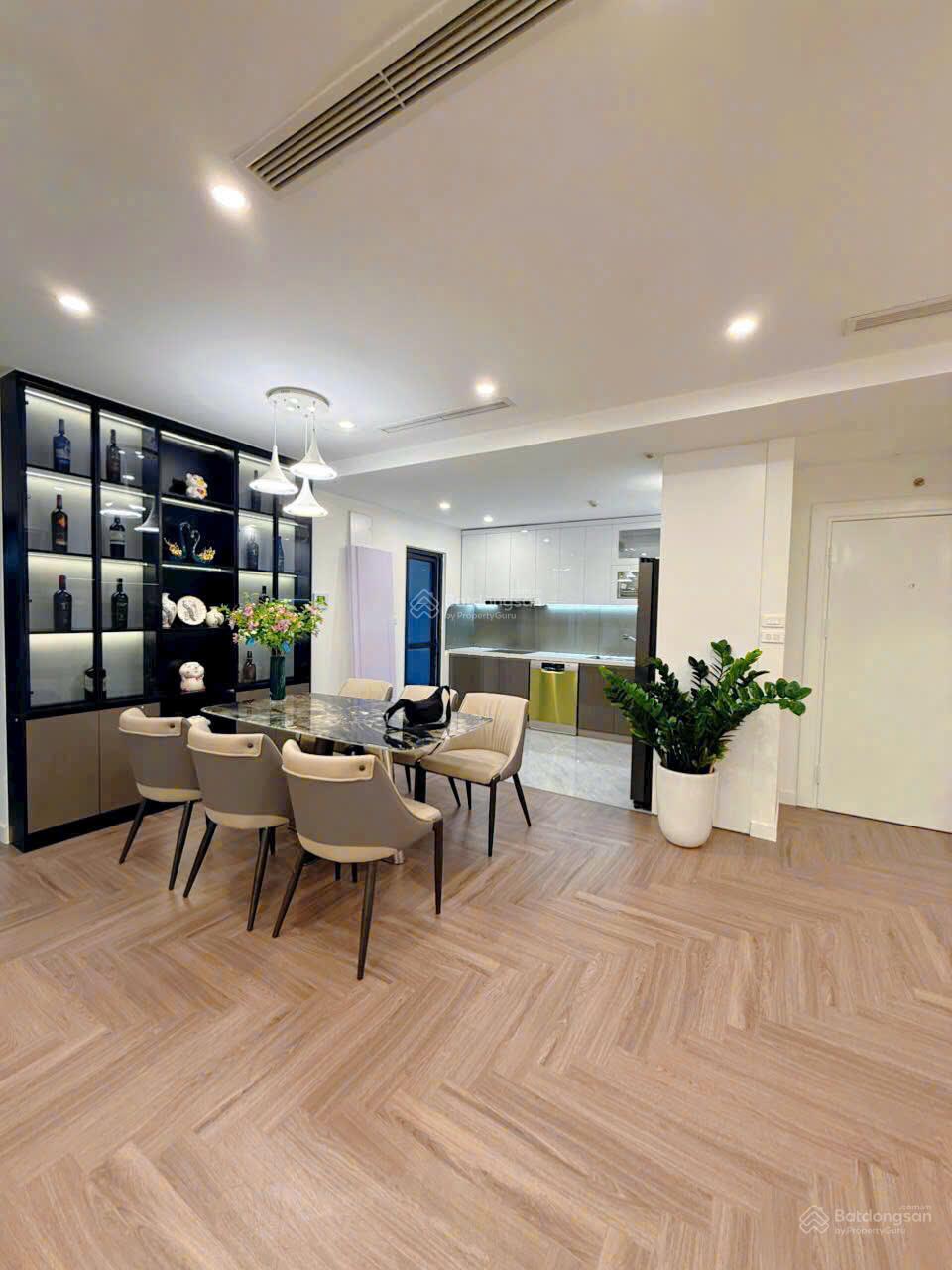 Em bán đầy đủ quỹ căn 1-2-3PN Center Point,tầng cao view Hồ Tây, bc đông nam view công viên đều có