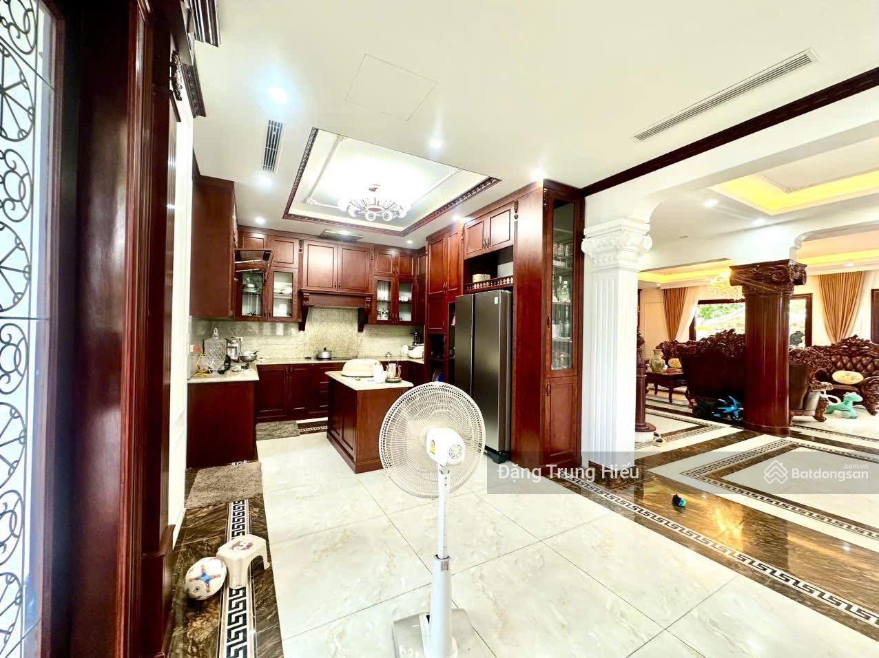 Căn duy nhất! Biệt thự góc VinSmartCity-366.3m2-mặt tiền khủng-giá cực tốt-gần hồ - View công viên