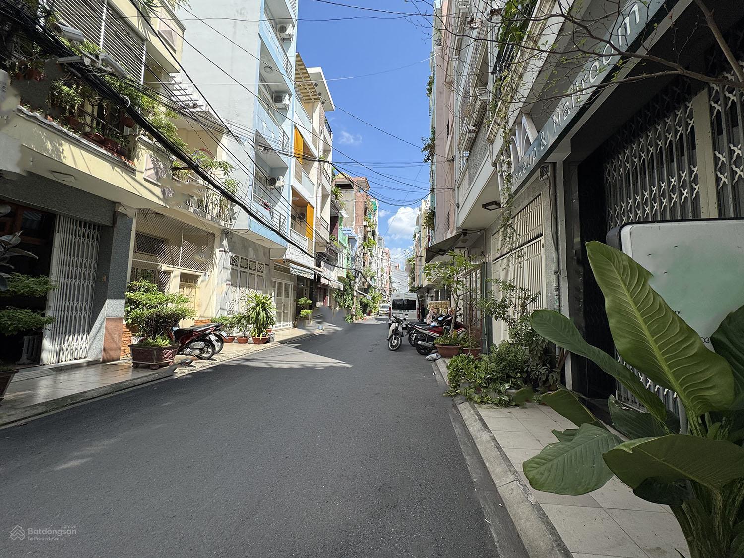 Nhà phố 2 lầu, sân thượng (3,5mx17m) gồm mặt bằng k.doanh và 6 phòng d.vụ Đường Nguyễn Thanh Tuyền