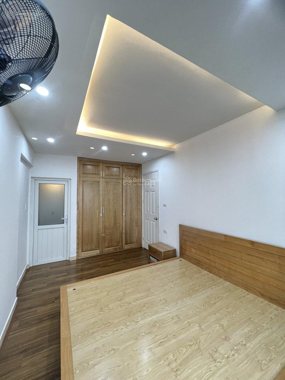 Bán căn hộ tòa HTT 89 Phùng Hưng 69m2 (2 ngủ, 2vs) giá 3,85 tỷ - Sổ hồng - Nhà đẹp - Hỗ trợ bank