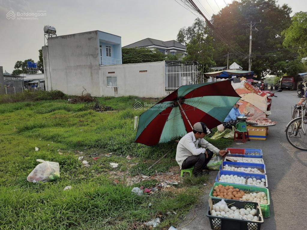 Bán lô đất mặt tiền chợ công nhân Phước Vĩnh An, tiện kinh doanh thuê trọ, SHR, công chứng sang tên