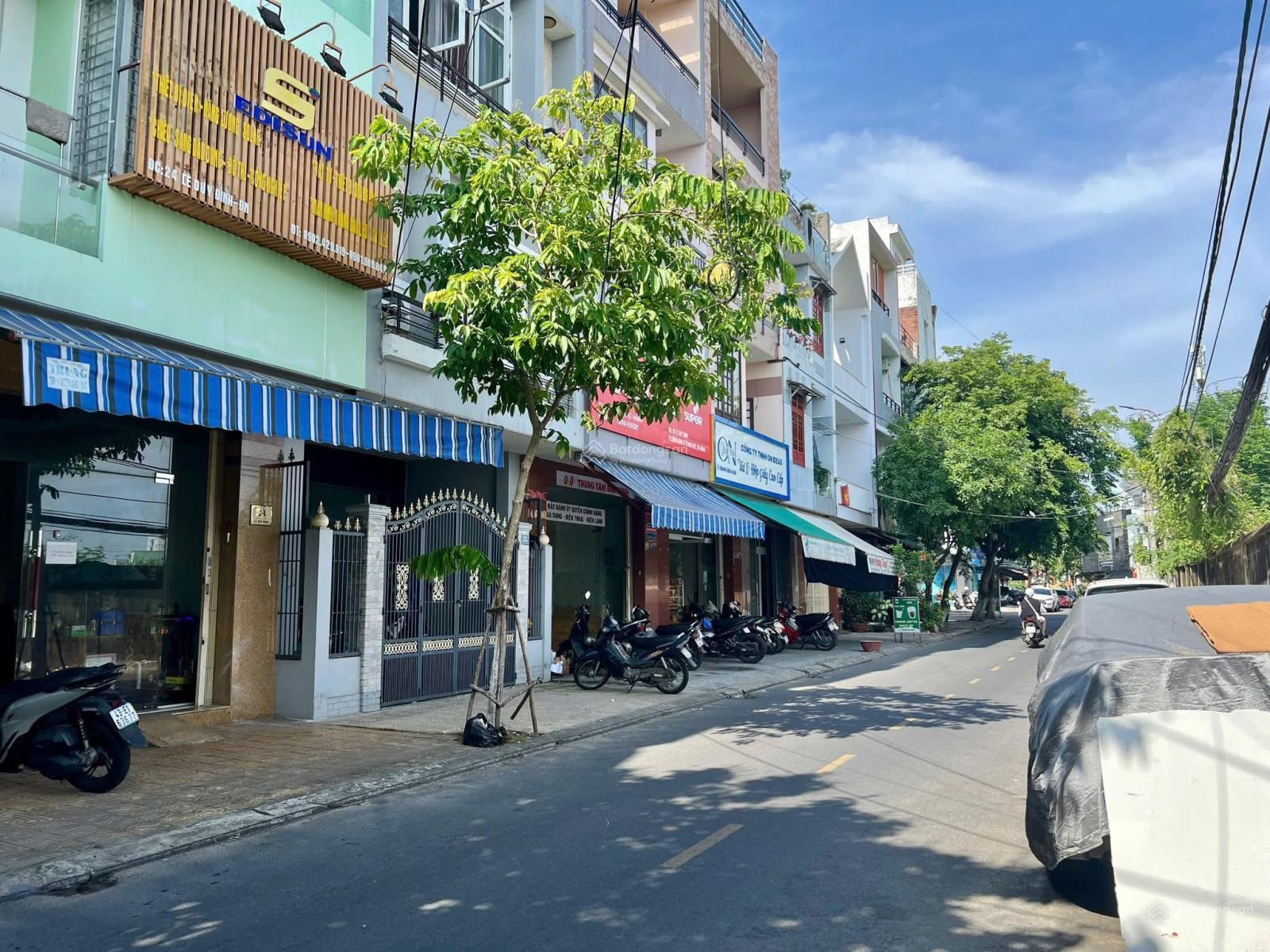 Nhà 4 tầng mặt tiền trung tâm, sót lại 1 căn giá tốt, nhanh tay kẻo lỡ Nhà 4 tầng mặt tiền trung tâm, sót lại 1 căn giá tốt, nhanh tay kẻo lỡ