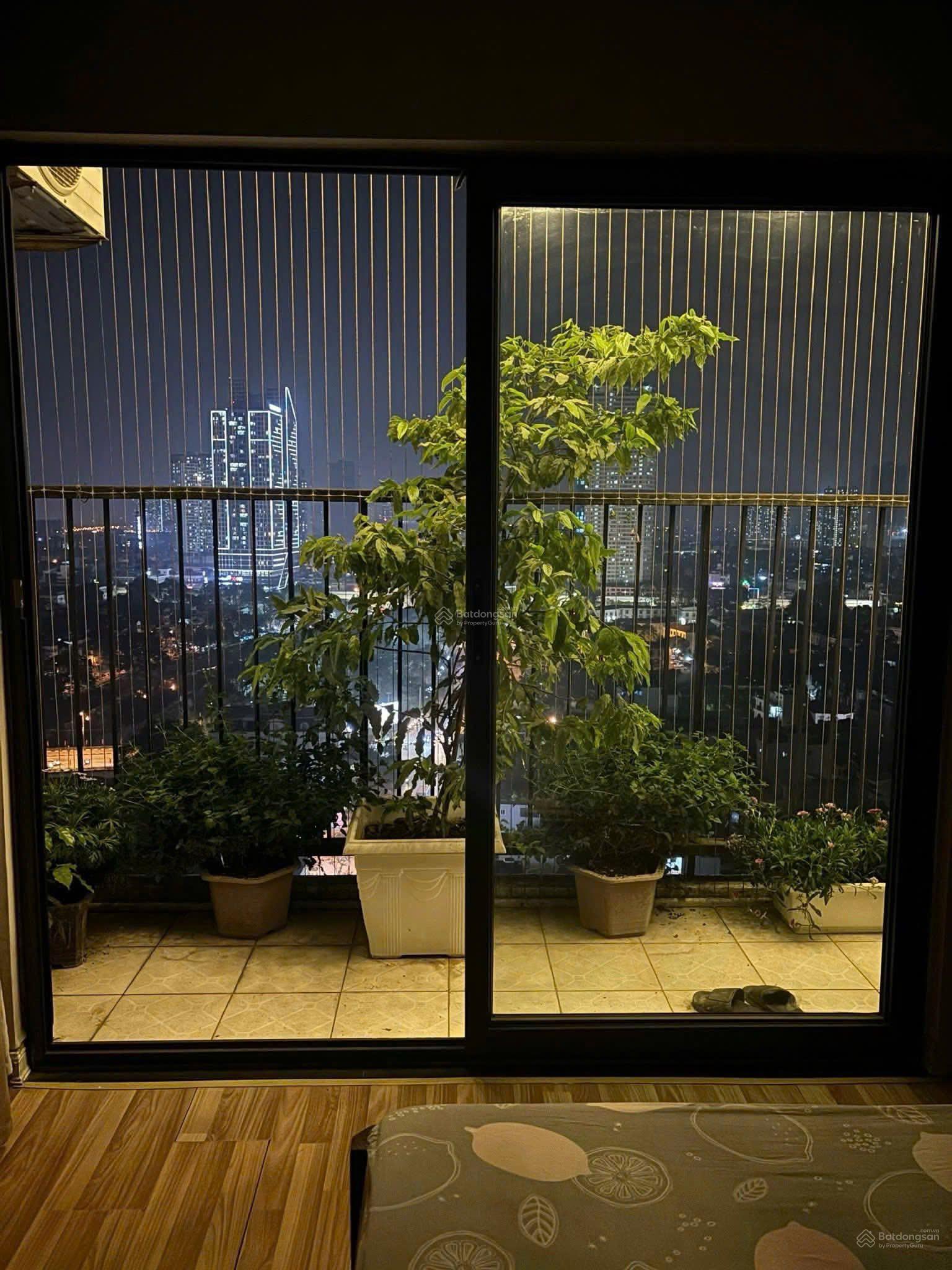 Chính chủ gửi bán căn góc 3pn tầng cao view thoáng tại HTT 89 Phùng Hưng, lh 0878 800 ***