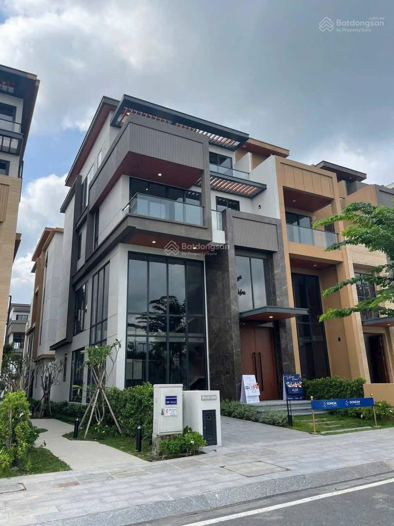 Biệt thự view hồ bơi, cần bán nhanh giá giai đoạn 1 cực kỳ ưu đãi!