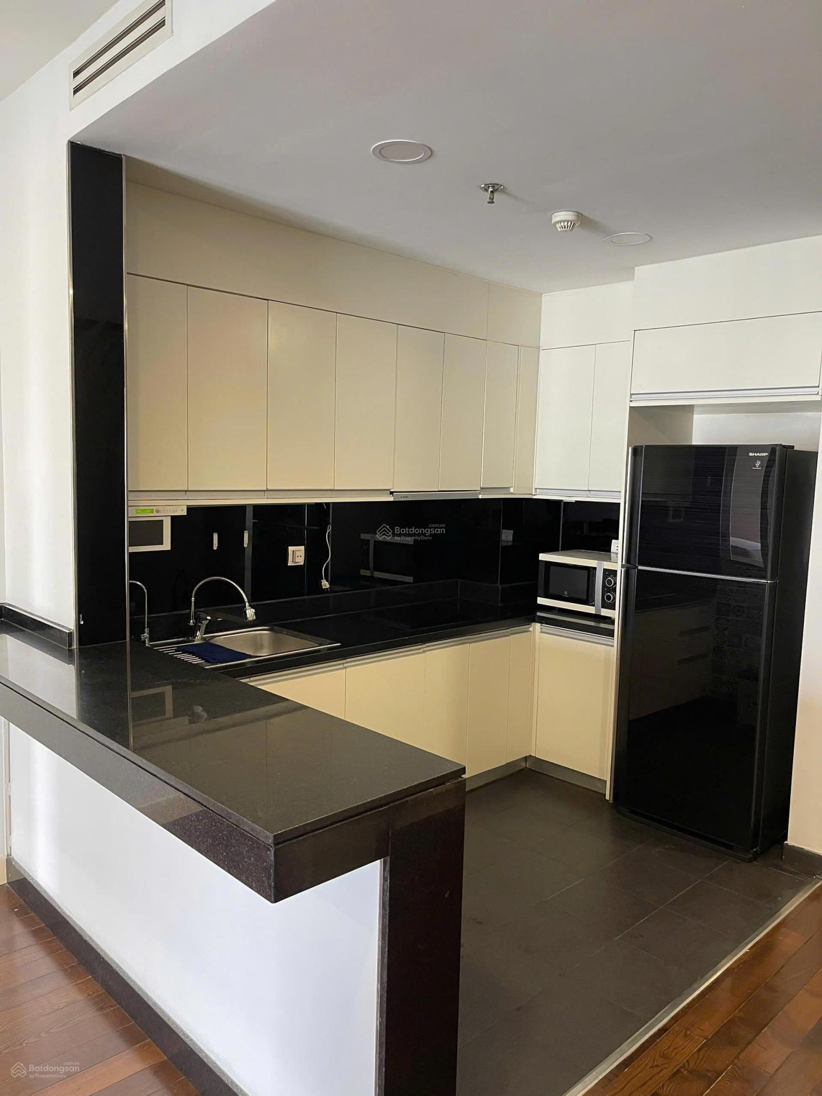 Cho thuê CHCC Tòa nhà Nguyễn Chí Thanh 3N2WC dt 132m2 đầy đủ nội thất cao cấp giá 20tr/th