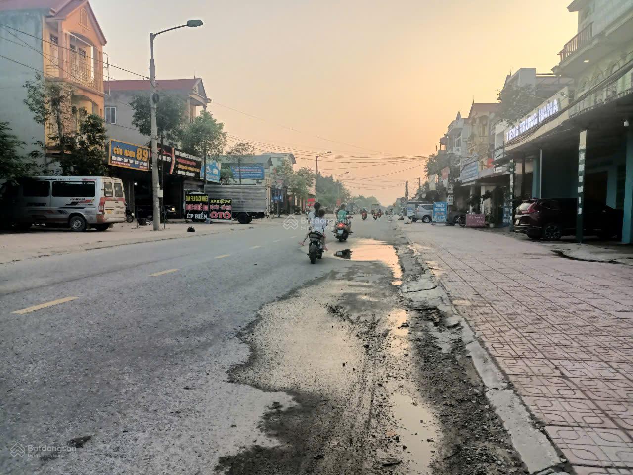 Bán nhà TL296, Hiệp Hoà, Bắc Giang 81m2, 3 tầng, vỉa hè 6m, kinh doanh đỉnh, 4.x tỷ