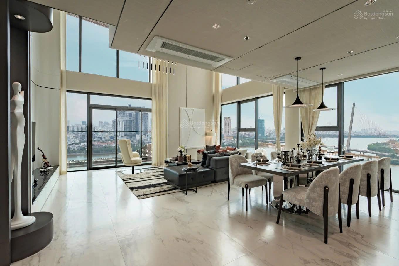 Chính chủ cần bán căn Penthouse 171m2 view trực diện sông Hồng cầu Nhật Tân giá 17tỷ, sổ đỏ lâu dài