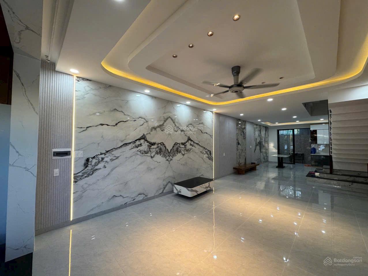 Bán nhà mặt tiền kinh doanh gói 2 KĐT Mỹ Gia. Gần ngã 4 đường lớn. Giá bán: 7tỷ890. LH: 0901 925 ***