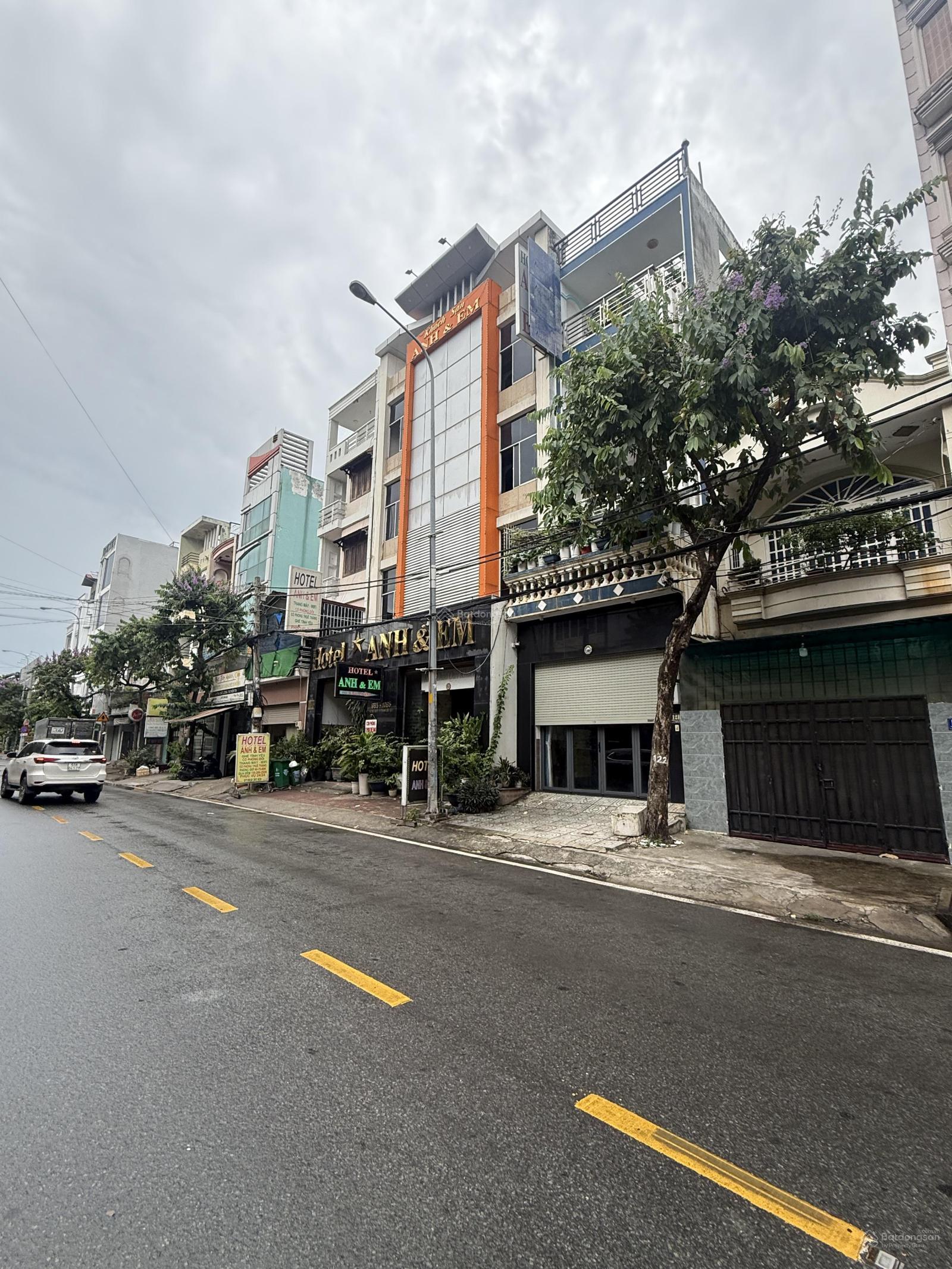 Khách sạn MT Hà Huy Giáp. 5 tầng. 17 phòng. Doanh thu 90tr. Hai mặt tiền 4.5x20. 11 tỷ hơn