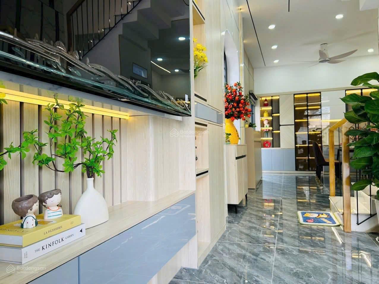 Chủ gửi bán nhà góc 2 hẻm ngay gần Chu Văn An, P26, Bình Thạnh, 76,5m2, 3 Tỷ 740, sổ hồng riêng