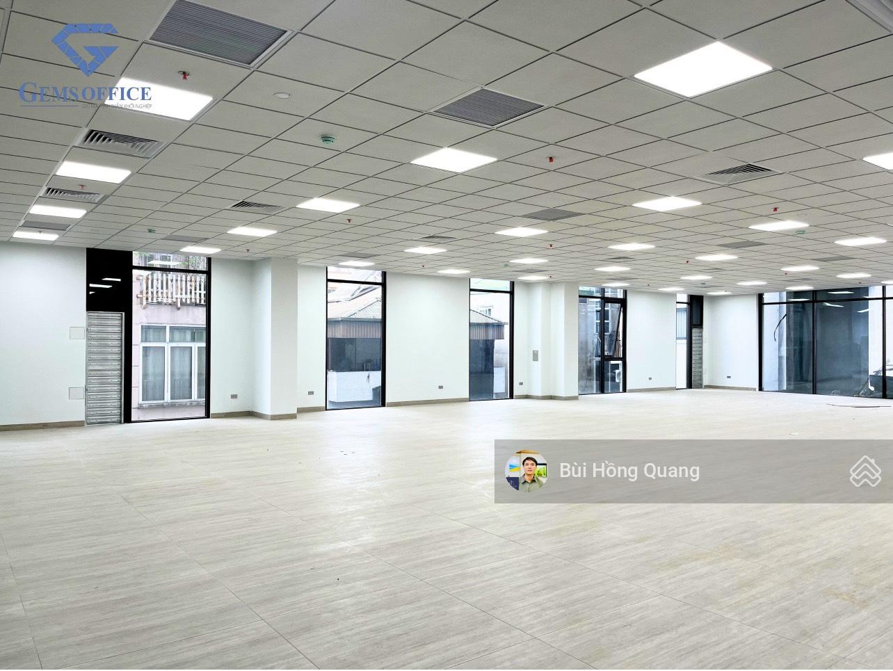 Cho thuê nhà vị trí cực đẹp mặt phố Trần Khát Chân 200m2, MT 10m, thông sàn, riêng biệt