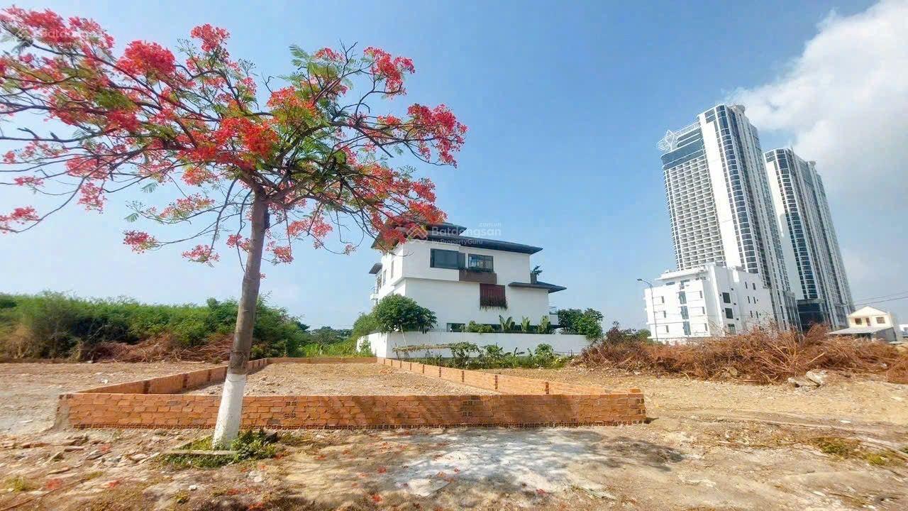 Khu biệt thự biển Vĩnh Hoà hàng vip hiếm sát biển sổ đỏ cá nhân riêng cách biển 100m giá 43.5tr/m2