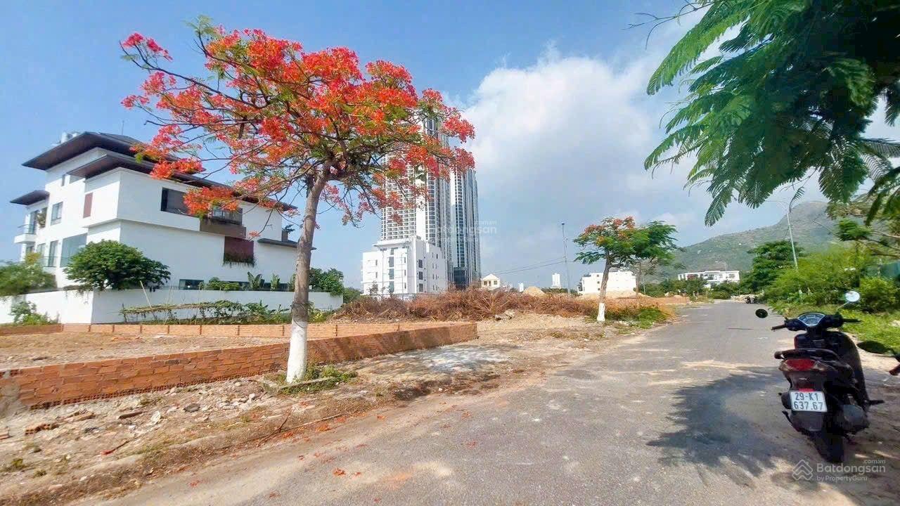 Khu biệt thự biển Vĩnh Hoà hàng vip hiếm sát biển sổ đỏ cá nhân riêng cách biển 100m giá 43.5tr/m2