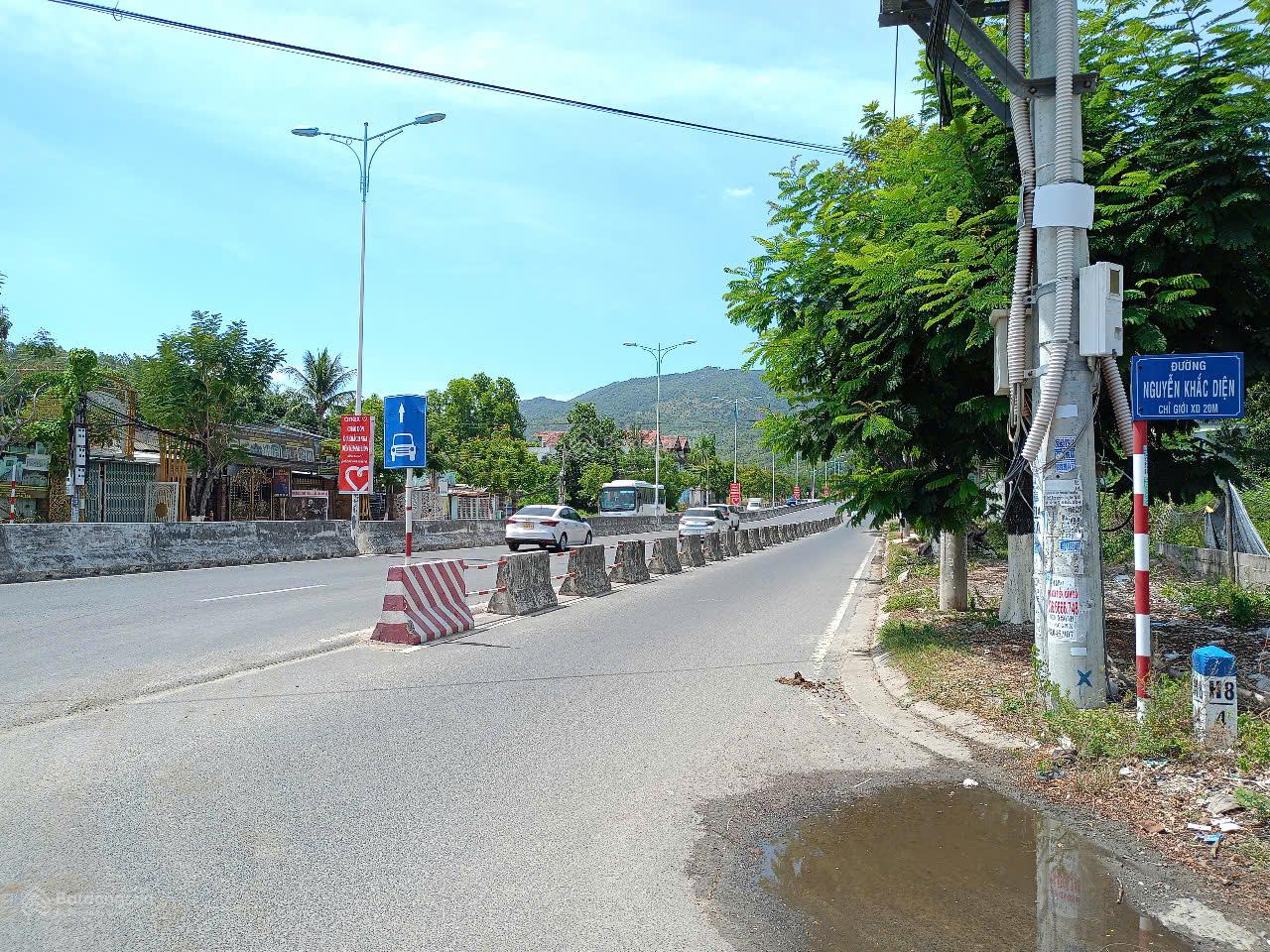 Đất 2 mặt tiền đường Nguyễn Tất Thành, xã Phước Đồng, Nha Trang. DT 219m2. Giá 3 tỷ