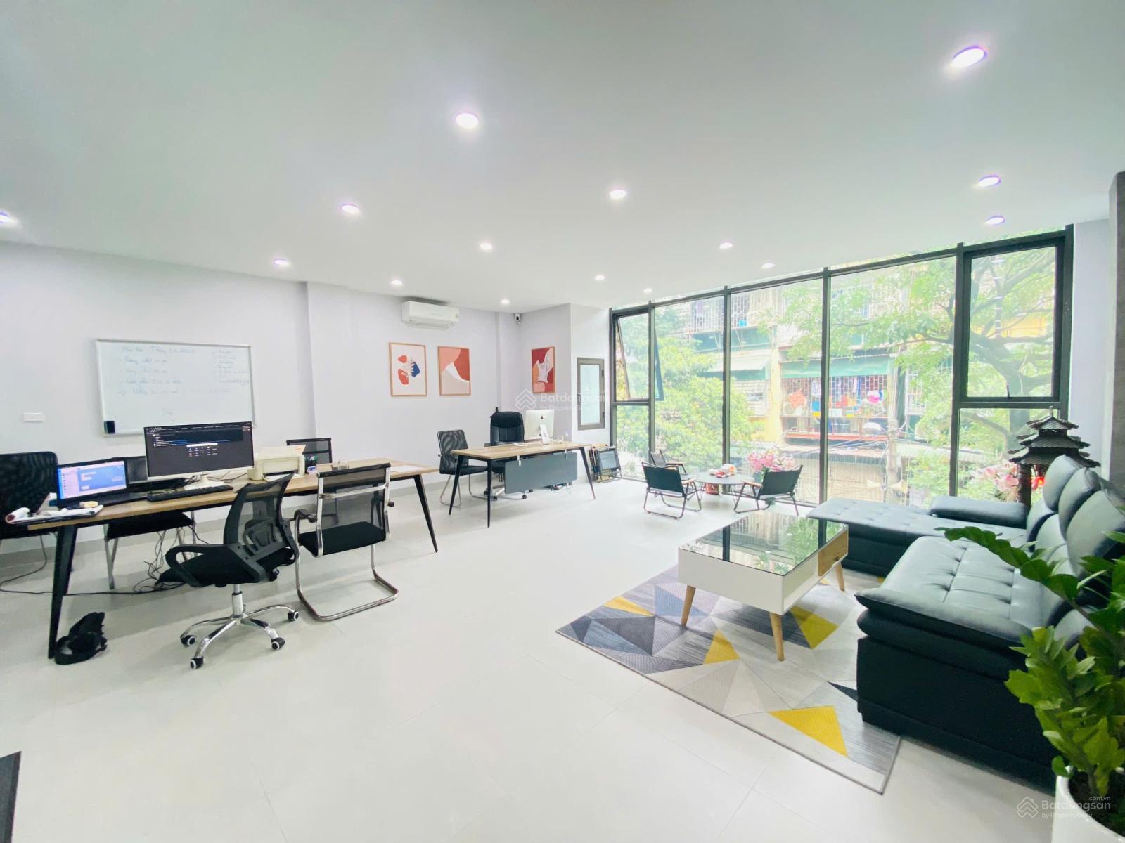 Cho thuê sàn đẹp 70m2 mặt phố Nguyễn Văn Huyên giá chỉ từ 12tr/tháng