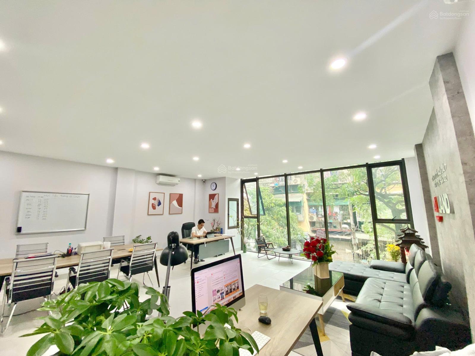 Cho thuê sàn đẹp 70m2 mặt phố Nguyễn Văn Huyên giá chỉ từ 12tr/tháng