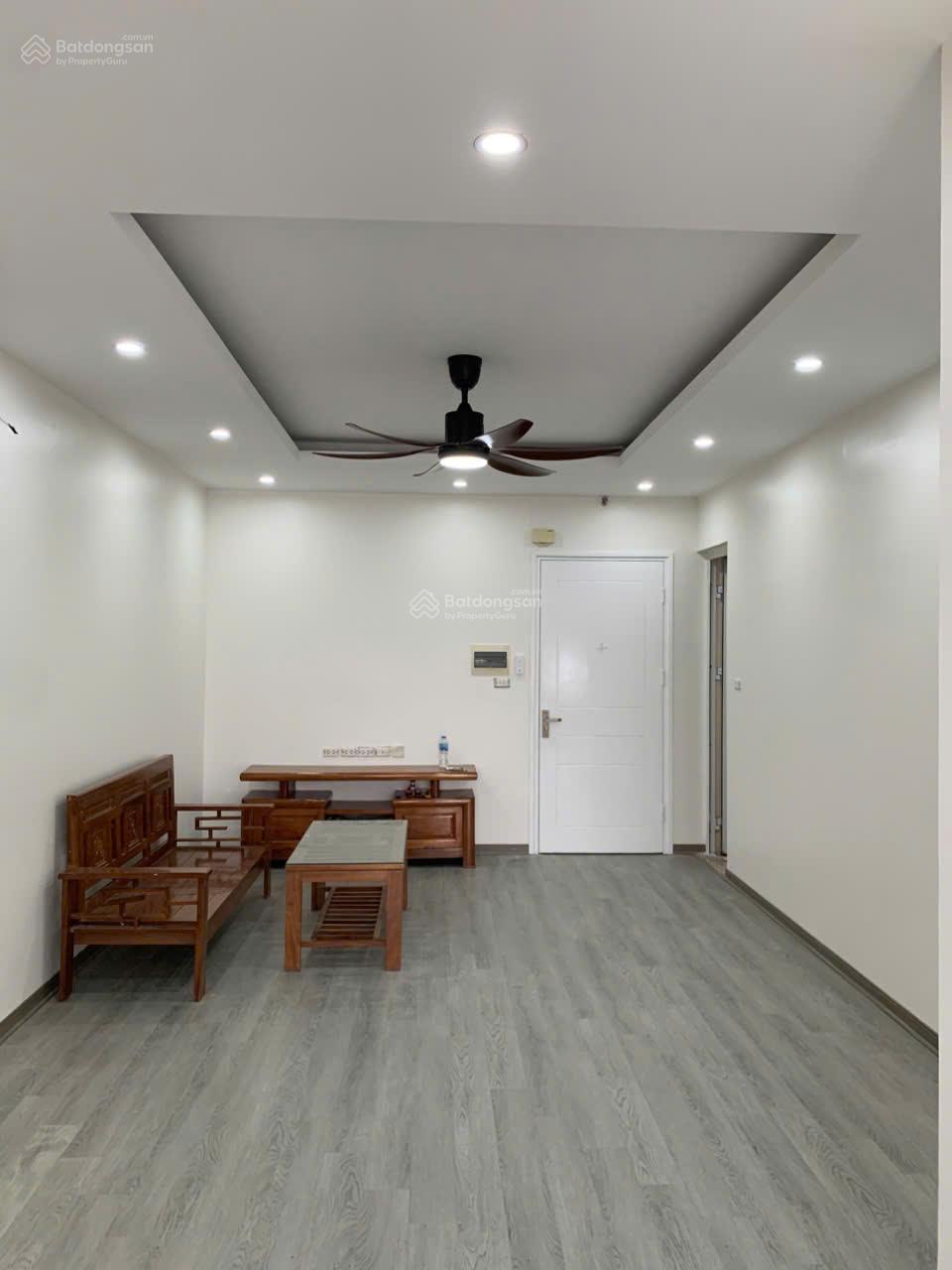 Gia đình cần bán gấp căn 2 p ngủ 2WC 70m2 chung cư Đại Kim Building, phố Trần Hoà, giá 4,55 tỷ