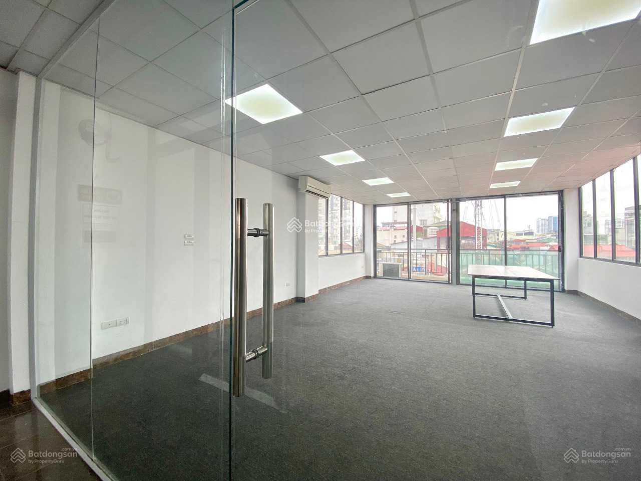 Cho thuê MBKD, văn phòng Phố Tôn Đức Thắng DT 140m2 xây dựng 4 tầng mặt tiền 5,1m giá 160tr/th