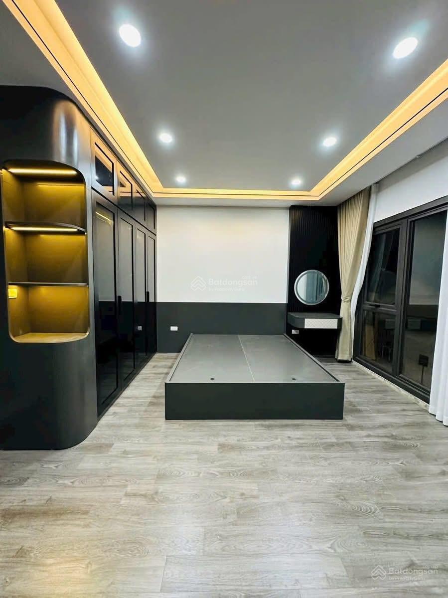 Nhà dân xây PHỐ TRẠM độc lập 1 căn 50M2x 6 tầng thang máy , sổ nở hậu