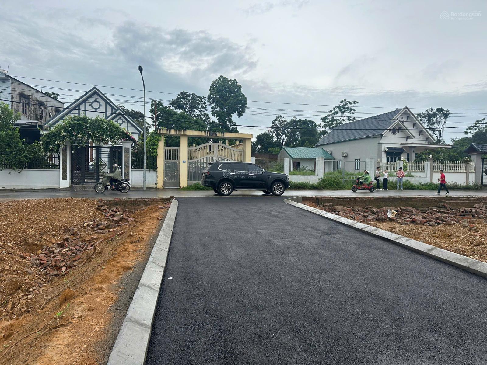 Chính chủ cần tiền nên bán gấp lô đất Phường Sơn Tây xã Cổ Đông cũ. Diện tích 112,9m2 full thổ cư Chính chủ cần tiền nên bán gấp lô đất Phường Sơn Tây xã Cổ Đông cũ. Diện tích 112,9m2 full thổ cư